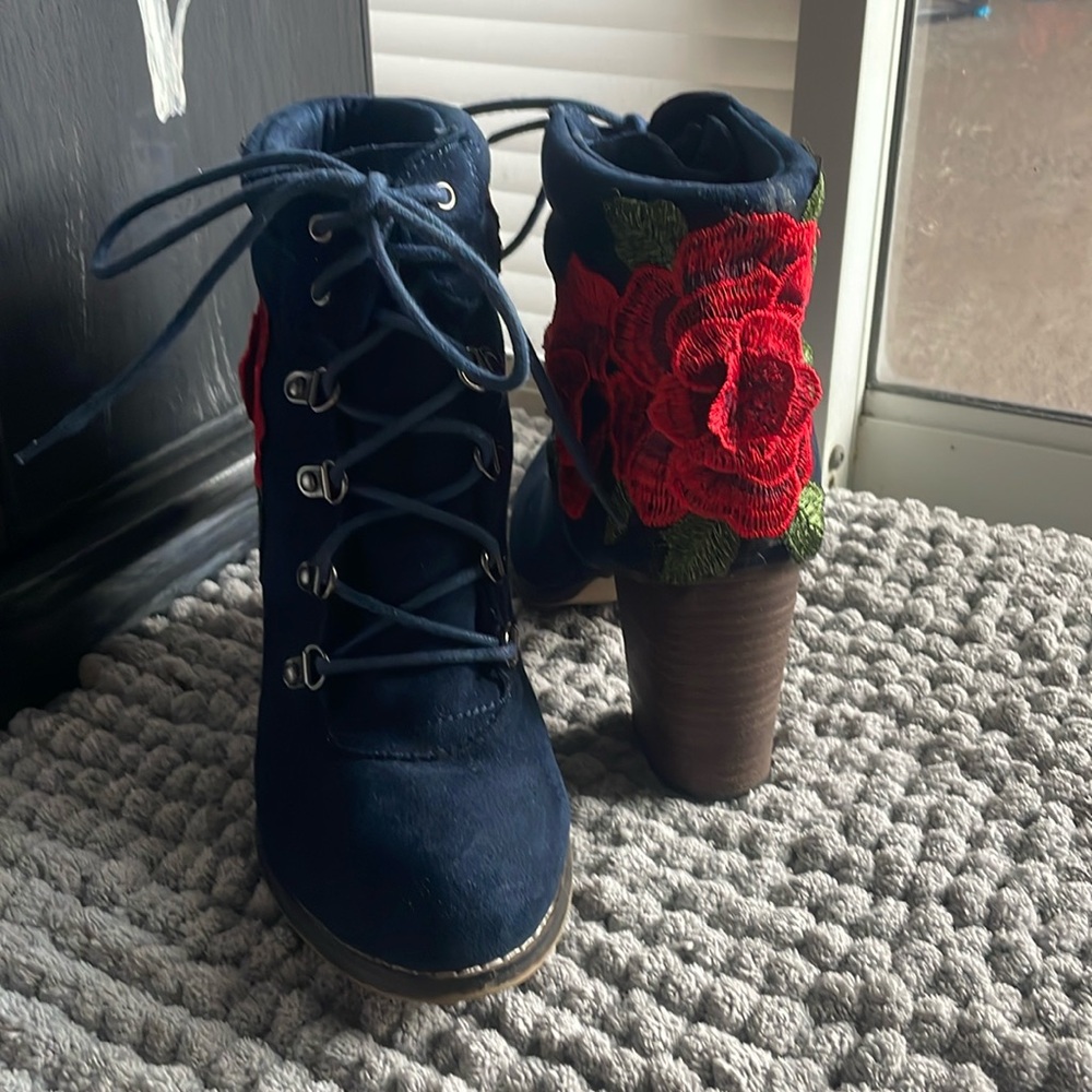 Women’s SM New York blue suede boots red rose custom 8